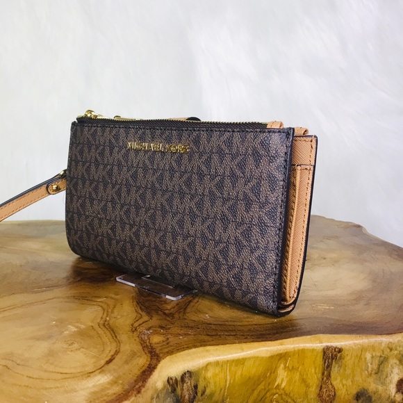 Michael Kors Jet Set Travel Double Zip Wristlet - Picture 2 of 8